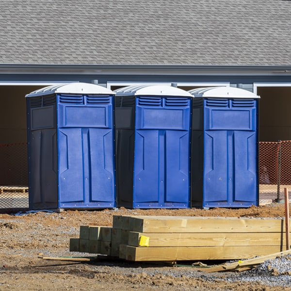 how can i report damages or issues with the portable toilets during my rental period in Las Nutrias